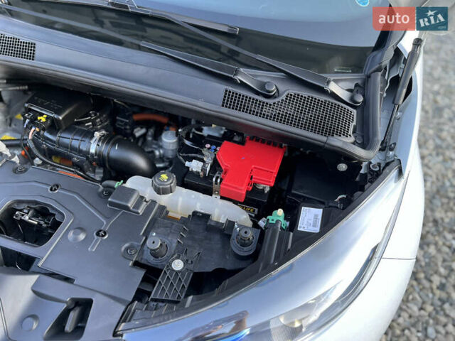 Білий Рено Зое, об'ємом двигуна 0 л та пробігом 132 тис. км за 9000 $, фото 42 на Automoto.ua