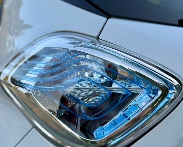 Белый Рено Зое, объемом двигателя 0 л и пробегом 122 тыс. км за 9300 $, фото 30 на Automoto.ua