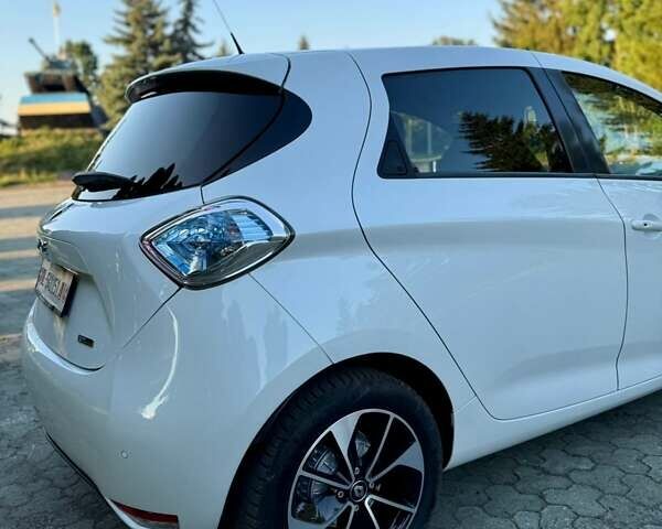 Белый Рено Зое, объемом двигателя 0 л и пробегом 122 тыс. км за 9300 $, фото 67 на Automoto.ua