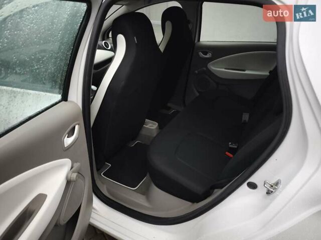 Білий Рено Зое, об'ємом двигуна 0 л та пробігом 100 тис. км за 4500 $, фото 20 на Automoto.ua
