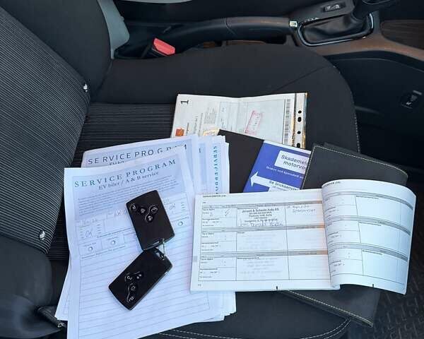 Белый Рено Зое, объемом двигателя 0 л и пробегом 132 тыс. км за 8800 $, фото 20 на Automoto.ua