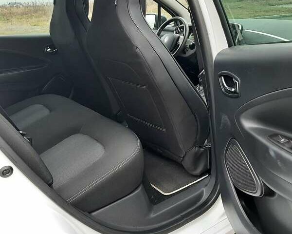 Білий Рено Зое, об'ємом двигуна 0 л та пробігом 123 тис. км за 9650 $, фото 19 на Automoto.ua