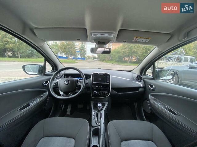 Белый Рено Зое, объемом двигателя 0 л и пробегом 71 тыс. км за 9500 $, фото 12 на Automoto.ua