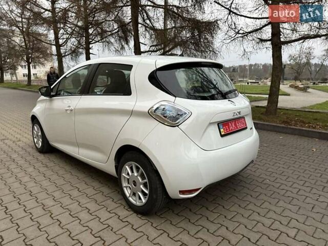 Белый Рено Зое, объемом двигателя 0 л и пробегом 95 тыс. км за 8900 $, фото 3 на Automoto.ua