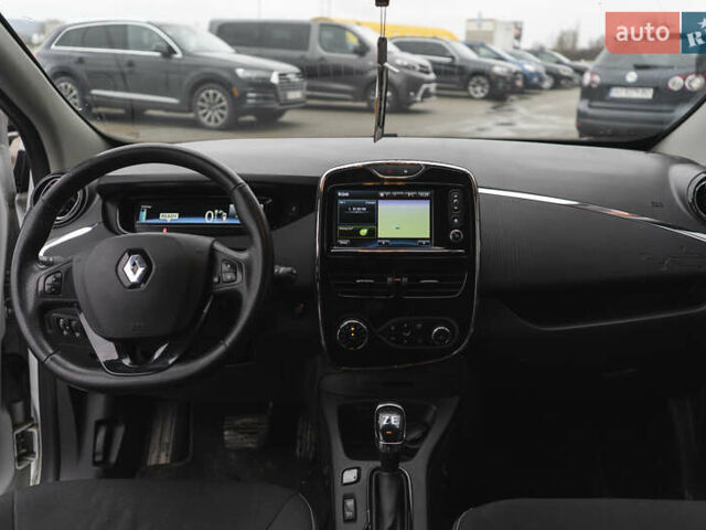 Білий Рено Зое, об'ємом двигуна 0 л та пробігом 96 тис. км за 10000 $, фото 11 на Automoto.ua