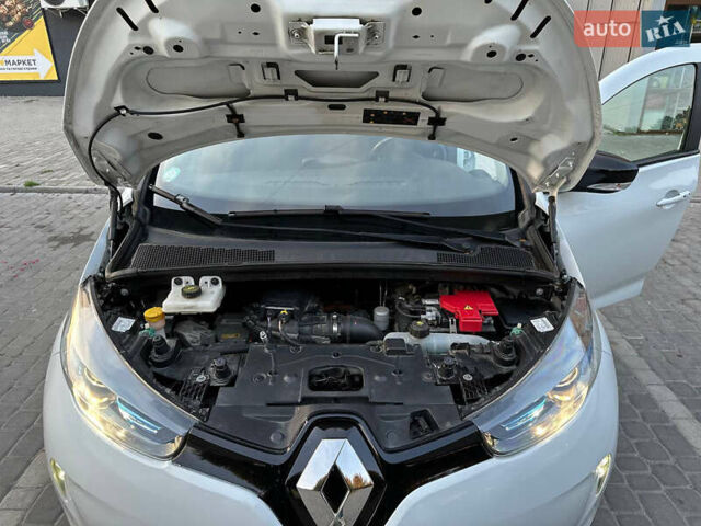 Белый Рено Зое, объемом двигателя 0 л и пробегом 74 тыс. км за 8999 $, фото 11 на Automoto.ua