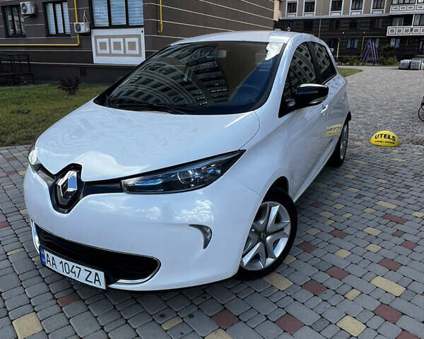 Белый Рено Зое, объемом двигателя 0 л и пробегом 146 тыс. км за 10500 $, фото 1 на Automoto.ua