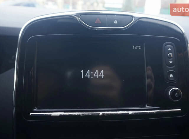Белый Рено Зое, объемом двигателя 0 л и пробегом 199 тыс. км за 7999 $, фото 24 на Automoto.ua