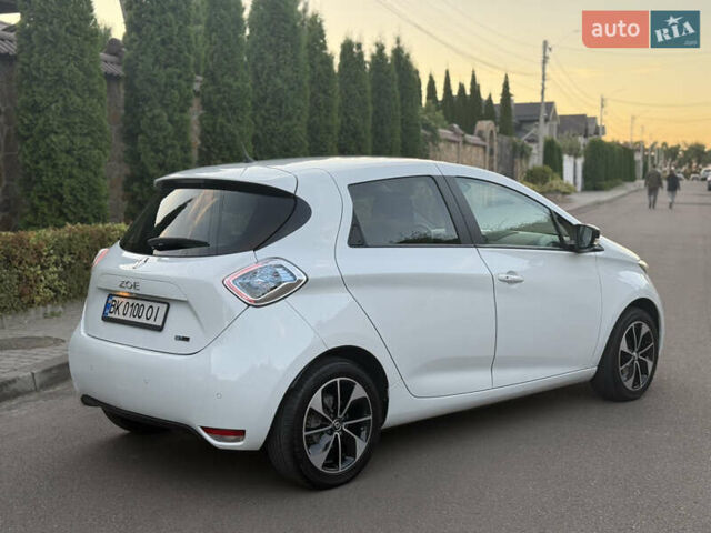 Белый Рено Зое, объемом двигателя 0 л и пробегом 152 тыс. км за 8999 $, фото 8 на Automoto.ua