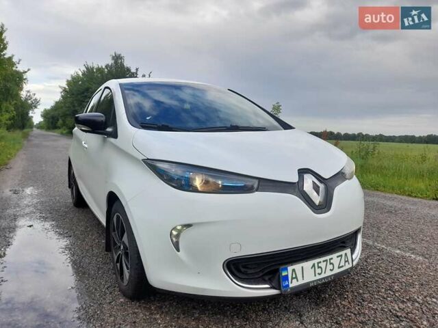 Белый Рено Зое, объемом двигателя 0 л и пробегом 171 тыс. км за 9800 $, фото 11 на Automoto.ua