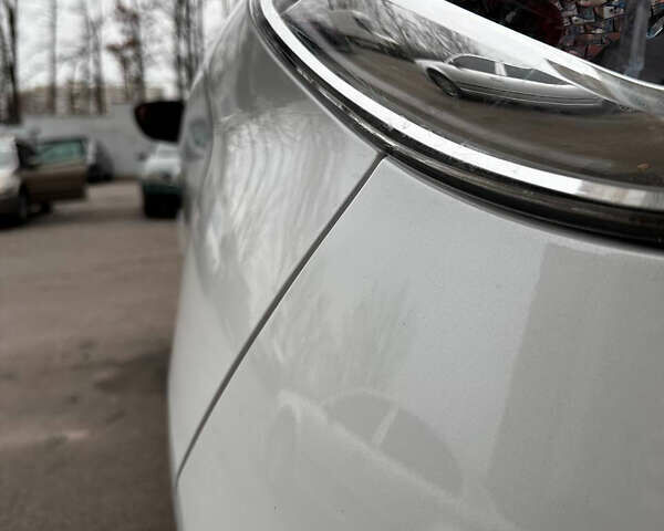 Белый Рено Зое, объемом двигателя 0 л и пробегом 200 тыс. км за 8998 $, фото 7 на Automoto.ua