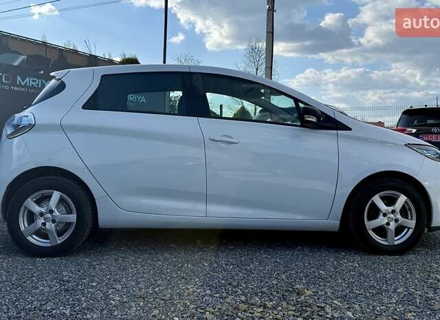 Белый Рено Зое, объемом двигателя 0 л и пробегом 35 тыс. км за 8800 $, фото 5 на Automoto.ua
