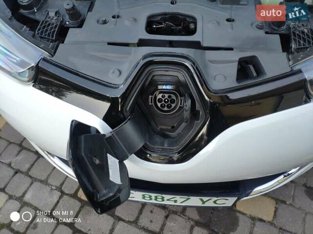 Білий Рено Зое, об'ємом двигуна 0 л та пробігом 65 тис. км за 9350 $, фото 39 на Automoto.ua
