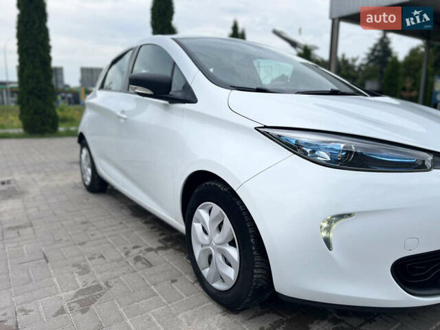 Белый Рено Зое, объемом двигателя 0 л и пробегом 65 тыс. км за 8900 $, фото 9 на Automoto.ua