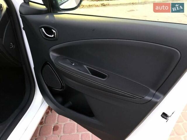 Білий Рено Зое, об'ємом двигуна 0 л та пробігом 120 тис. км за 8900 $, фото 18 на Automoto.ua