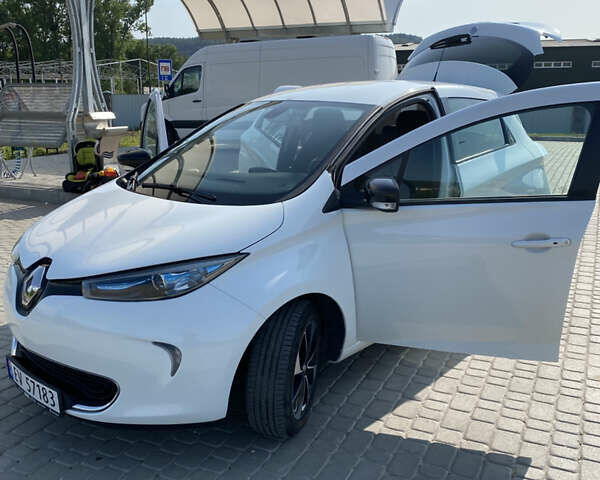 Белый Рено Зое, объемом двигателя 0 л и пробегом 159 тыс. км за 7850 $, фото 4 на Automoto.ua