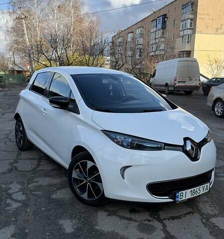 Белый Рено Зое, объемом двигателя 0 л и пробегом 103 тыс. км за 9600 $, фото 3 на Automoto.ua