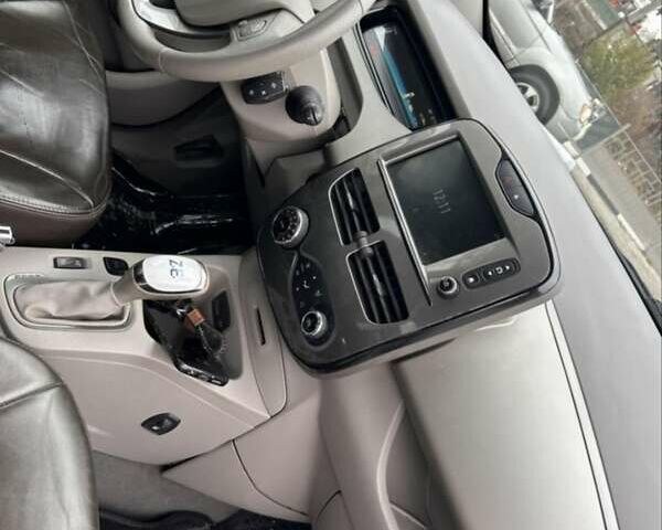 Белый Рено Зое, объемом двигателя 0 л и пробегом 130 тыс. км за 10900 $, фото 8 на Automoto.ua