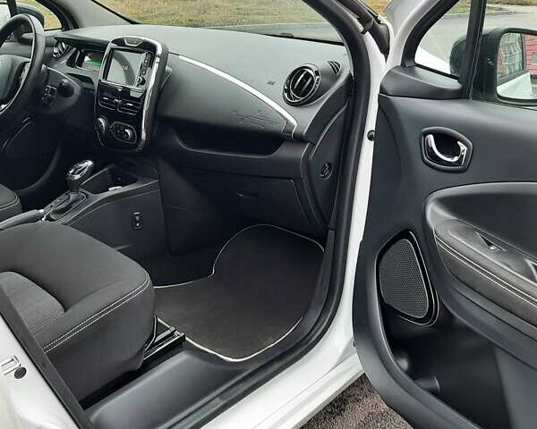 Білий Рено Зое, об'ємом двигуна 0 л та пробігом 123 тис. км за 9650 $, фото 14 на Automoto.ua