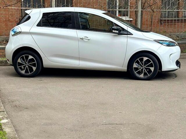 Белый Рено Зое, объемом двигателя 55 л и пробегом 93 тыс. км за 11000 $, фото 2 на Automoto.ua