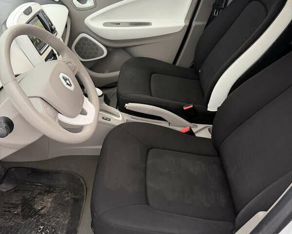 Білий Рено Зое, об'ємом двигуна 0 л та пробігом 104 тис. км за 8700 $, фото 9 на Automoto.ua