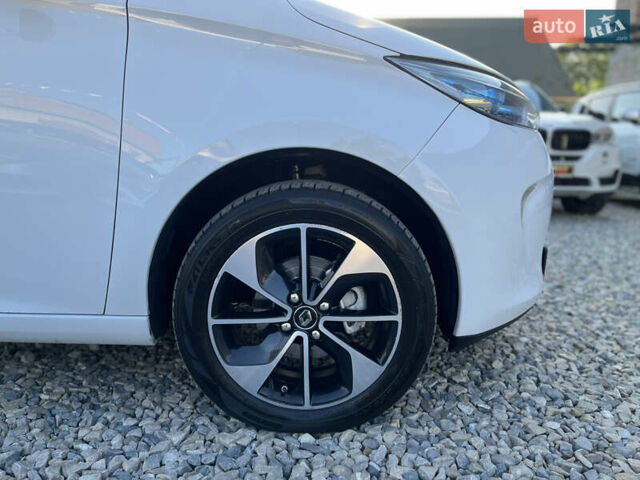 Білий Рено Зое, об'ємом двигуна 0 л та пробігом 132 тис. км за 9000 $, фото 8 на Automoto.ua