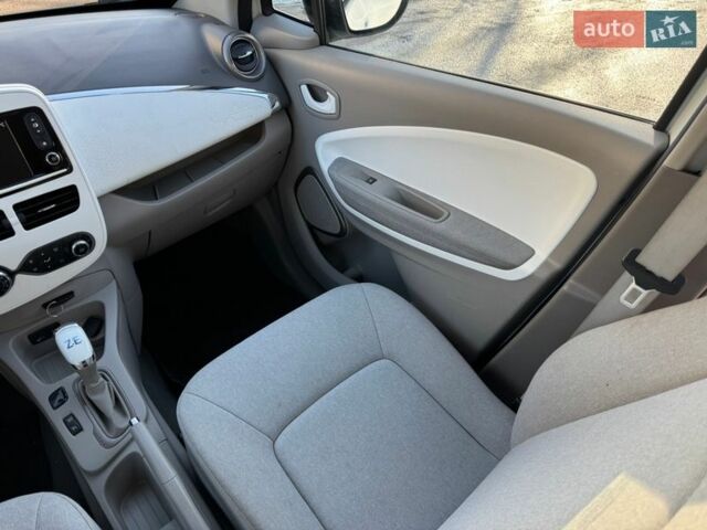 Білий Рено Зое, об'ємом двигуна 0 л та пробігом 83 тис. км за 9000 $, фото 10 на Automoto.ua