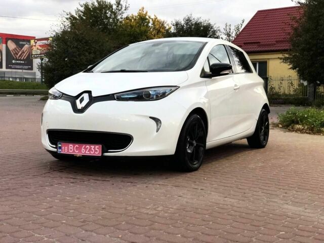 Белый Рено Зое, объемом двигателя 0 л и пробегом 120 тыс. км за 8900 $, фото 1 на Automoto.ua