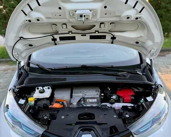 Белый Рено Зое, объемом двигателя 0 л и пробегом 122 тыс. км за 9300 $, фото 29 на Automoto.ua