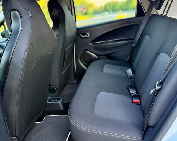 Белый Рено Зое, объемом двигателя 0 л и пробегом 122 тыс. км за 9300 $, фото 20 на Automoto.ua