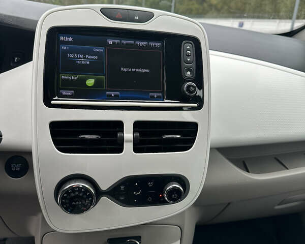 Белый Рено Зое, объемом двигателя 0 л и пробегом 74 тыс. км за 9550 $, фото 7 на Automoto.ua