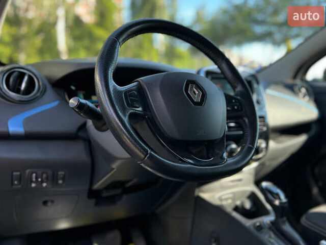 Белый Рено Зое, объемом двигателя 0 л и пробегом 143 тыс. км за 8900 $, фото 17 на Automoto.ua