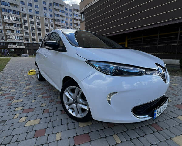 Белый Рено Зое, объемом двигателя 0 л и пробегом 146 тыс. км за 10500 $, фото 5 на Automoto.ua