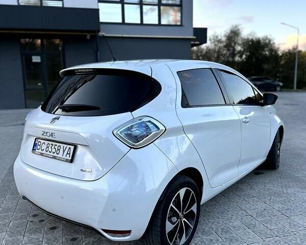 Белый Рено Зое, объемом двигателя 0 л и пробегом 127 тыс. км за 9800 $, фото 8 на Automoto.ua