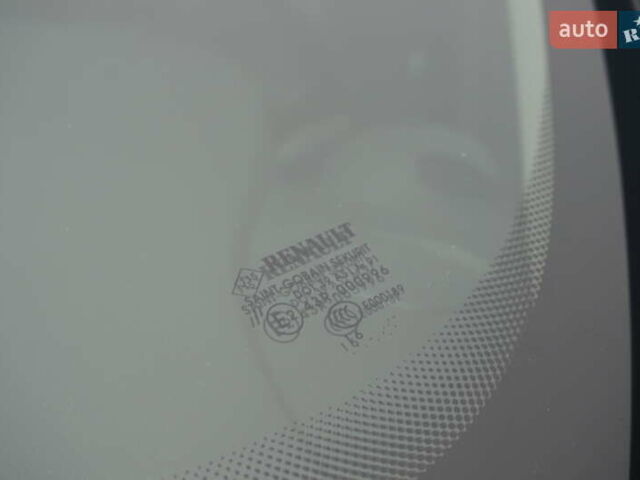 Белый Рено Зое, объемом двигателя 0 л и пробегом 102 тыс. км за 9777 $, фото 58 на Automoto.ua