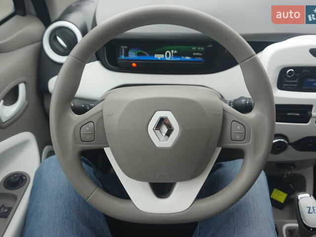 Белый Рено Зое, объемом двигателя 0 л и пробегом 60 тыс. км за 9222 $, фото 27 на Automoto.ua