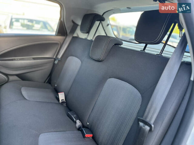 Білий Рено Зое, об'ємом двигуна 0 л та пробігом 132 тис. км за 9000 $, фото 24 на Automoto.ua