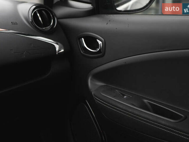 Білий Рено Зое, об'ємом двигуна 0 л та пробігом 96 тис. км за 10000 $, фото 12 на Automoto.ua