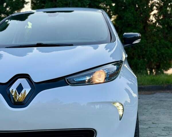 Белый Рено Зое, объемом двигателя 0 л и пробегом 122 тыс. км за 9300 $, фото 51 на Automoto.ua
