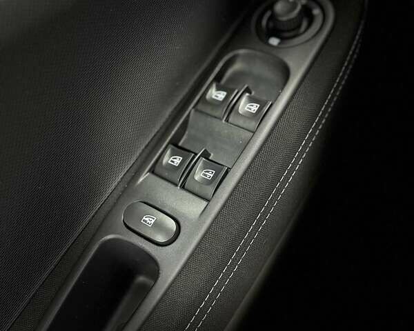 Белый Рено Зое, объемом двигателя 0 л и пробегом 115 тыс. км за 9950 $, фото 24 на Automoto.ua