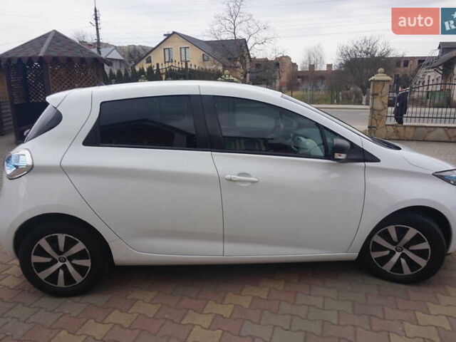 Белый Рено Зое, объемом двигателя 0 л и пробегом 60 тыс. км за 9222 $, фото 14 на Automoto.ua