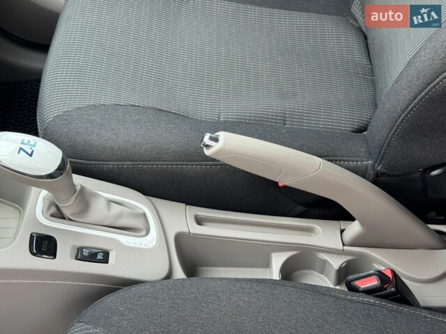 Білий Рено Зое, об'ємом двигуна 0 л та пробігом 85 тис. км за 9200 $, фото 109 на Automoto.ua