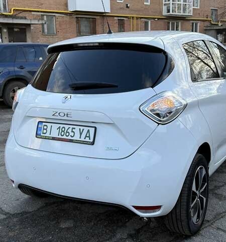 Белый Рено Зое, объемом двигателя 0 л и пробегом 103 тыс. км за 9600 $, фото 4 на Automoto.ua