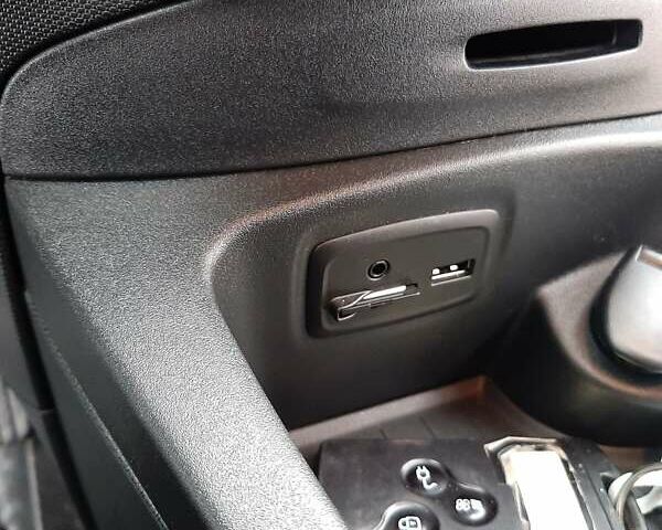 Білий Рено Зое, об'ємом двигуна 0 л та пробігом 123 тис. км за 9650 $, фото 46 на Automoto.ua