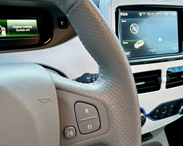 Белый Рено Зое, объемом двигателя 0 л и пробегом 43 тыс. км за 9399 $, фото 39 на Automoto.ua