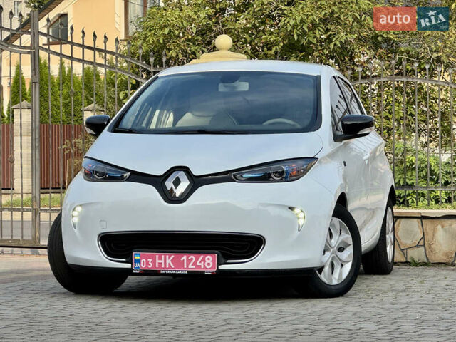 Белый Рено Зое, объемом двигателя 0 л и пробегом 77 тыс. км за 9499 $, фото 2 на Automoto.ua