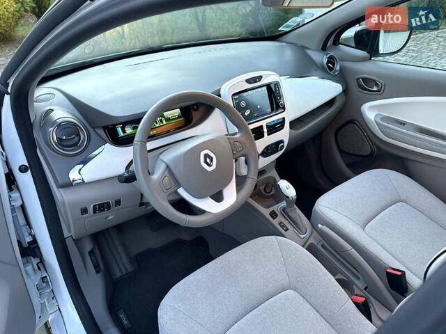 Белый Рено Зое, объемом двигателя 0 л и пробегом 43 тыс. км за 9399 $, фото 37 на Automoto.ua