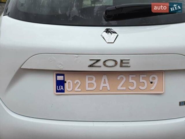 Белый Рено Зое, объемом двигателя 0 л и пробегом 137 тыс. км за 8400 $, фото 32 на Automoto.ua