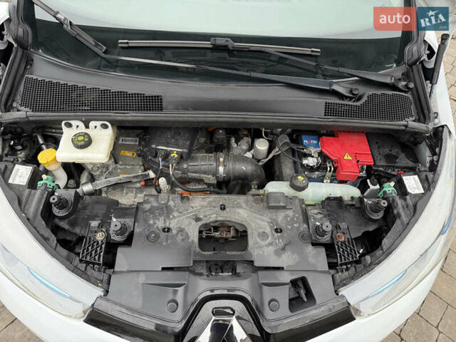 Белый Рено Зое, объемом двигателя 0 л и пробегом 106 тыс. км за 8100 $, фото 23 на Automoto.ua