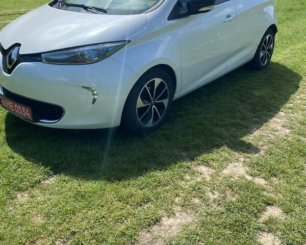 Белый Рено Зое, объемом двигателя 0 л и пробегом 97 тыс. км за 9100 $, фото 2 на Automoto.ua